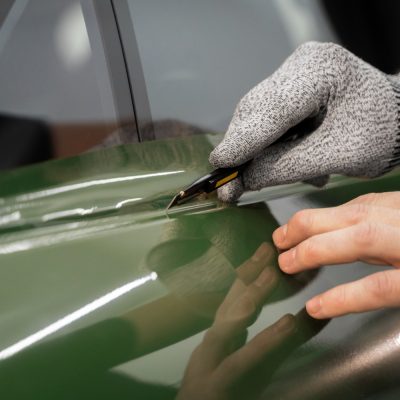 person-working-car-wrapping (2)